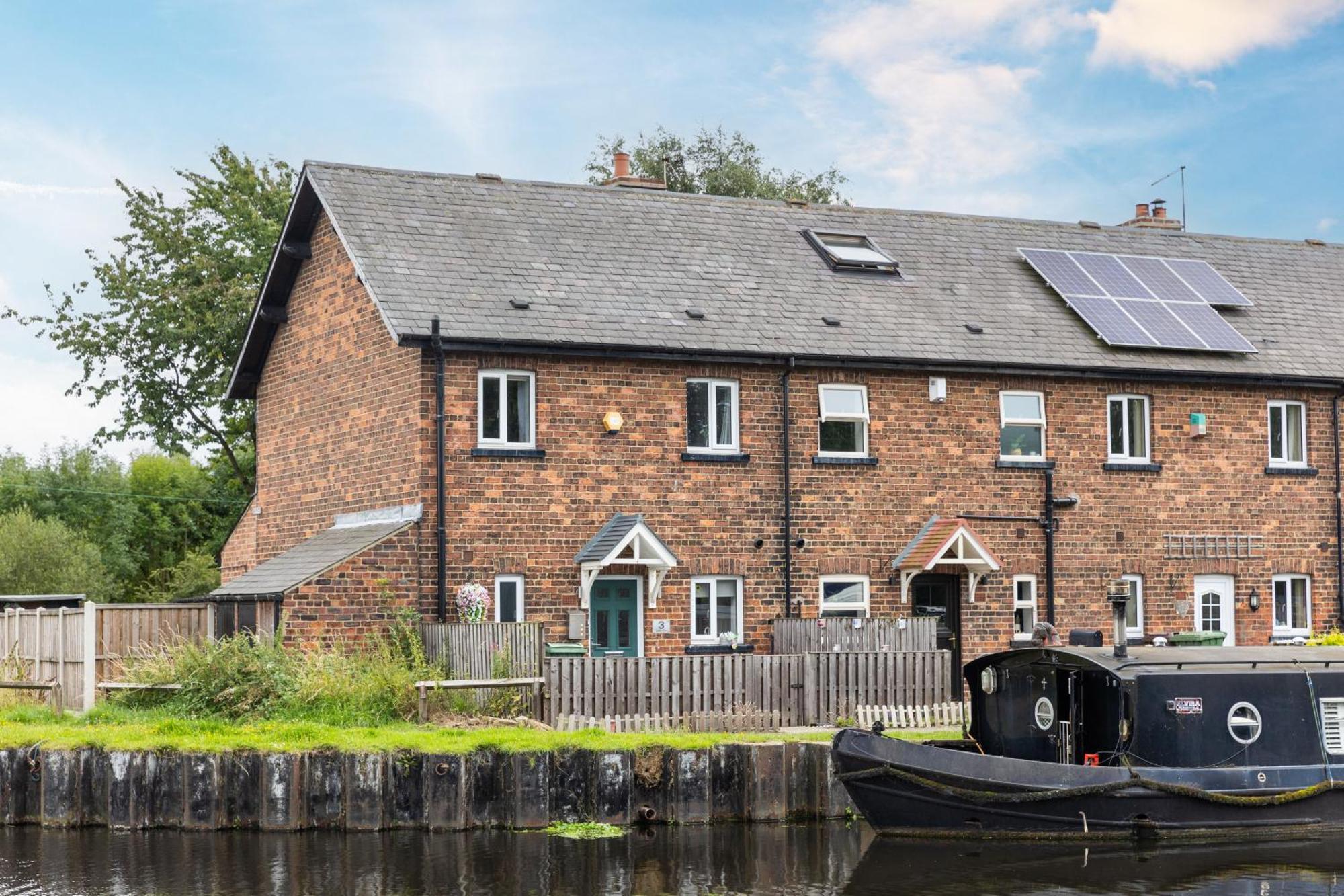 Canal Side Cottage Wakefield Stanley  Екстериор снимка